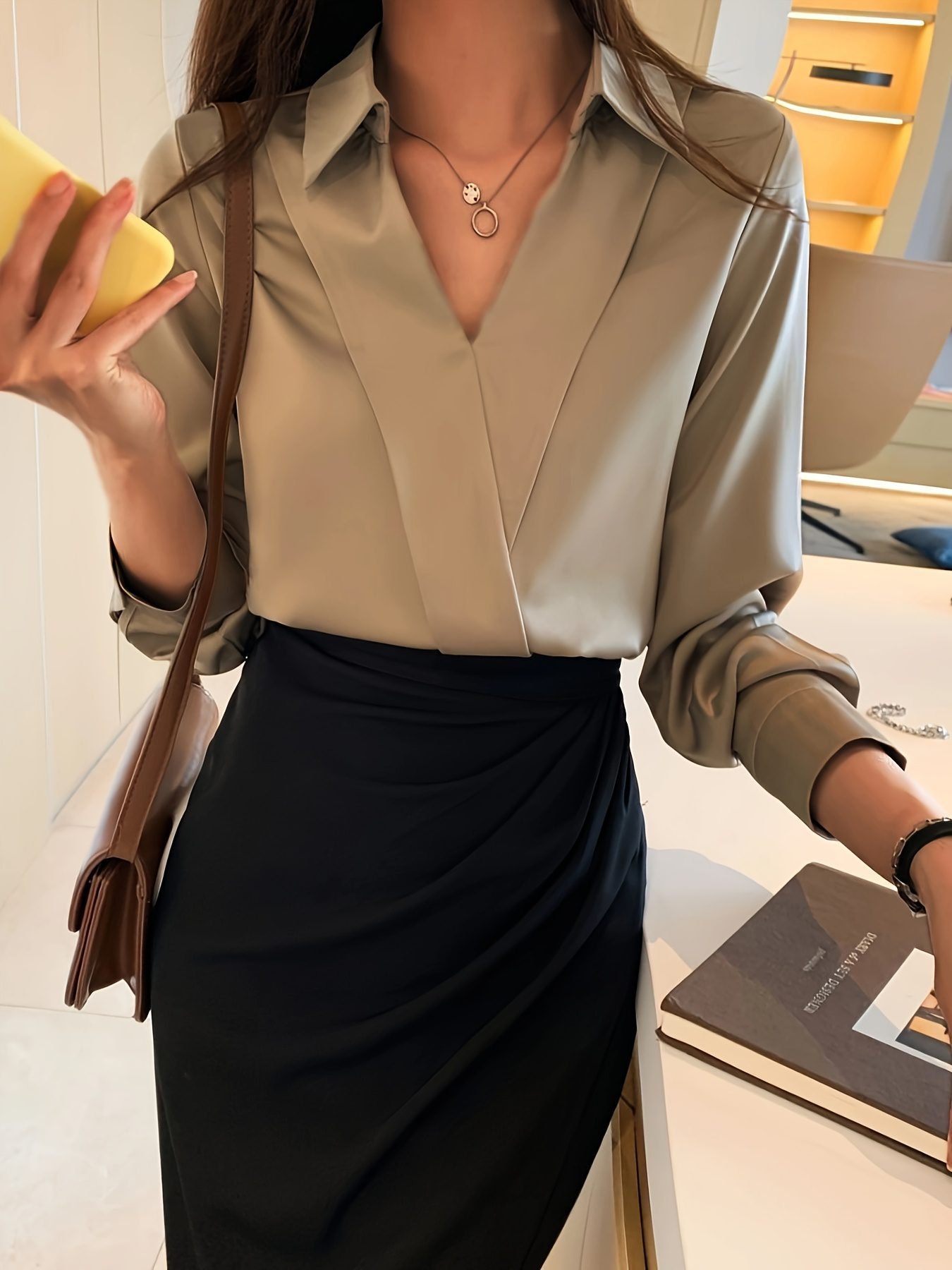 Design Style Temperament V-neck Shirt. Slim And Classic Cut. Effortless, Minimalist Style Women'S Shirts Are Perfect For Every Occasion