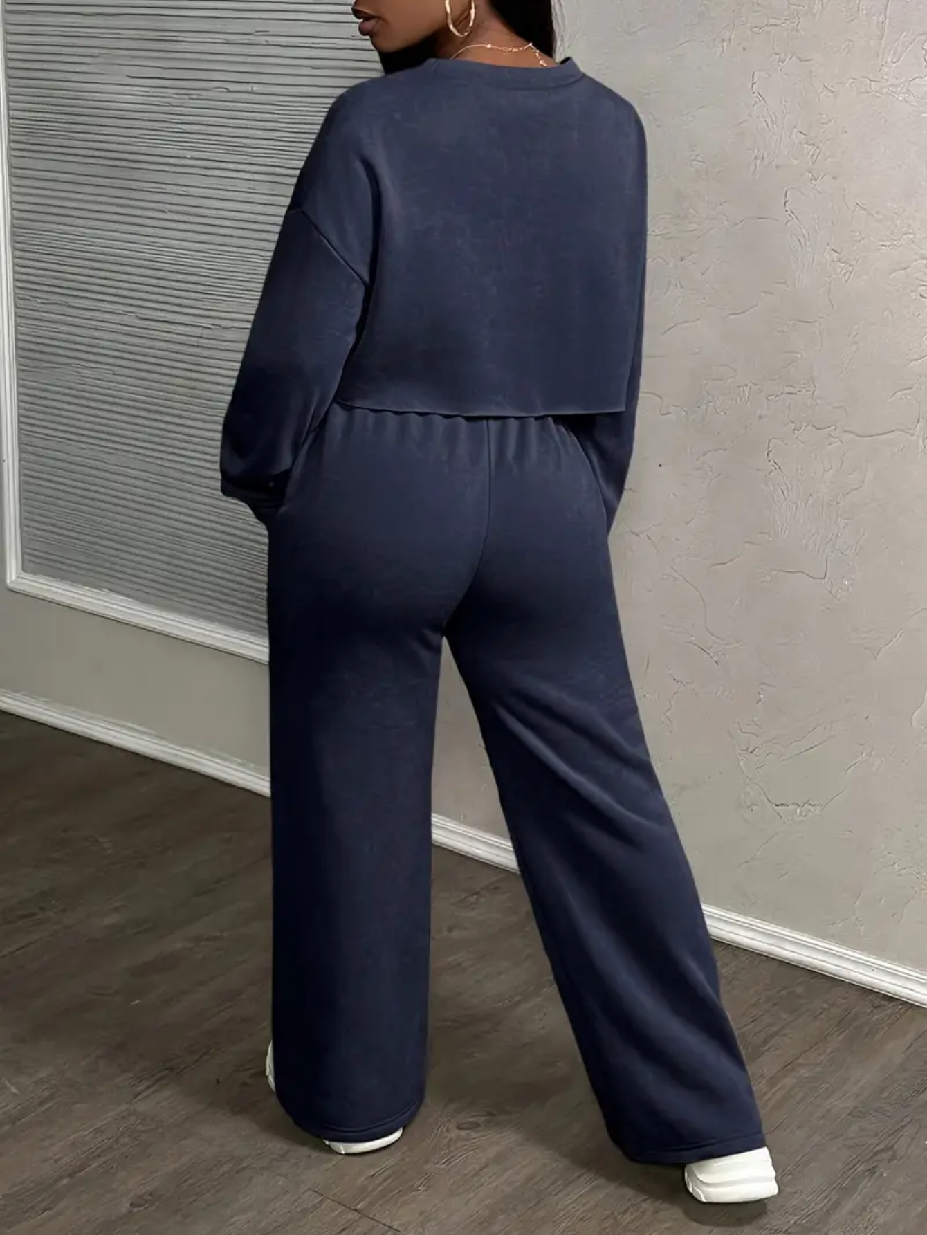 Two - Piece Set: Women's Cropped Pullover Sweatshirt & Wide - Leg Pants | Casual Comfort Style, Effortlessly Stylish with Cropped Design & Wide - Leg Silhouette for Shopping, Loungewear, Daily Casual Occasions - Image 2